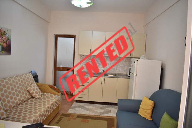 Apartament 1+1 per qira ne rrugen Mahmut Xheliu ne Tirane.&nbsp;
Apartamenti pozicionohet ne katin 